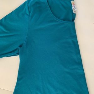 Lularoe Women’s Medium Perfect T